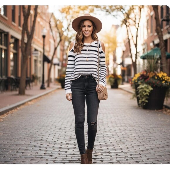 La Classe Couture Sweater Womens XS Black White Striped Cold Shoulder Pullover - Picture 12 of 12